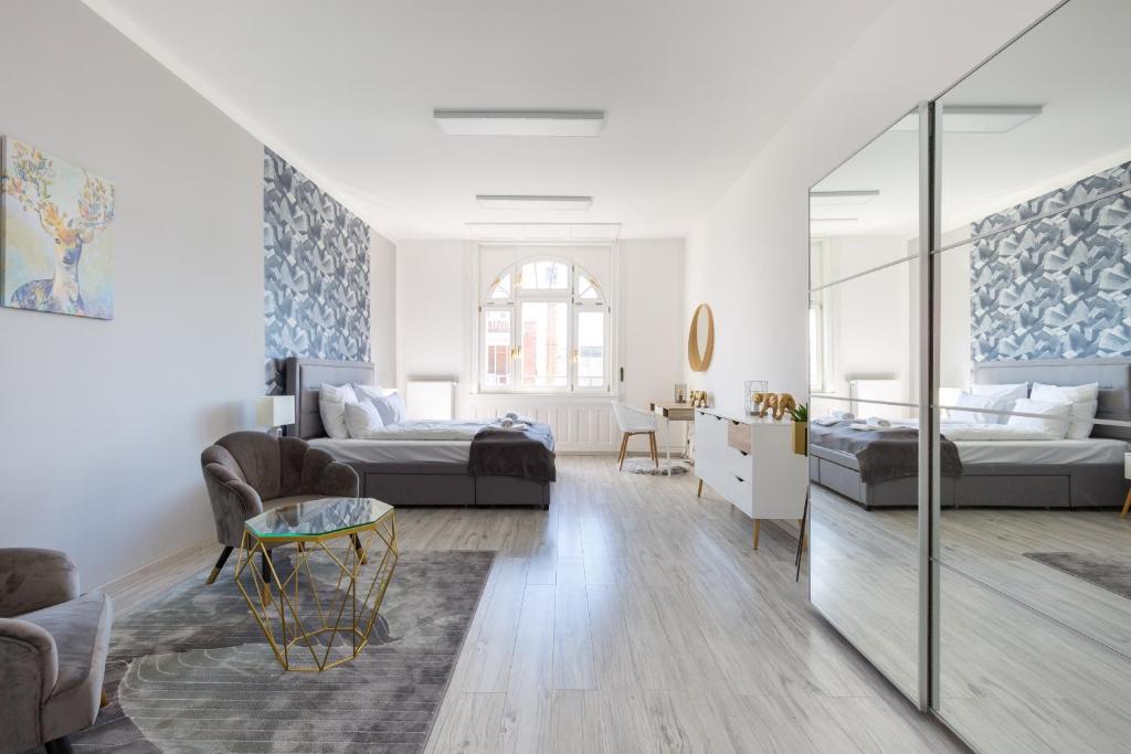 Designer Apartment on the Budapest Broadway with 2BR and AC 1065 Budapest, 8 Nagymező utca kép - 1