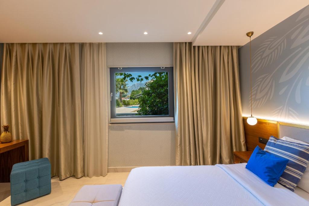 HUMA Kotor Bay Hotel and Villas - 4