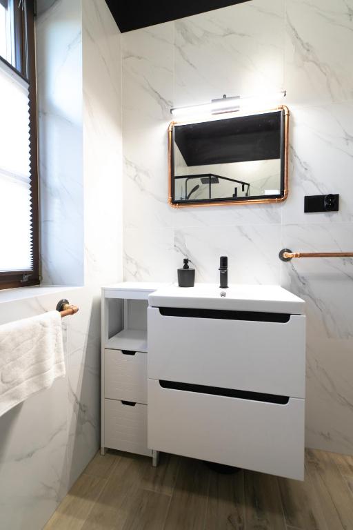 Kúpeľňa v ubytovaní Apartament Liściasty 1 z tarasem - Dream Apart