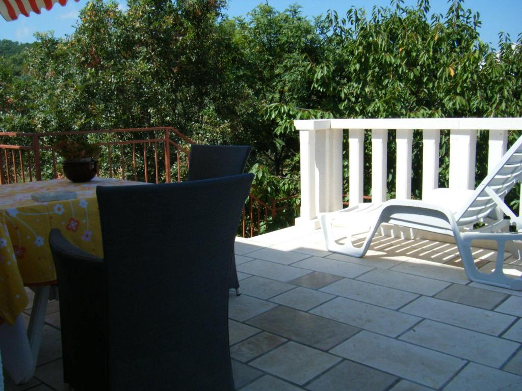 a table and chairs sitting on a patio at Apartment Villa Green Court in Korčula