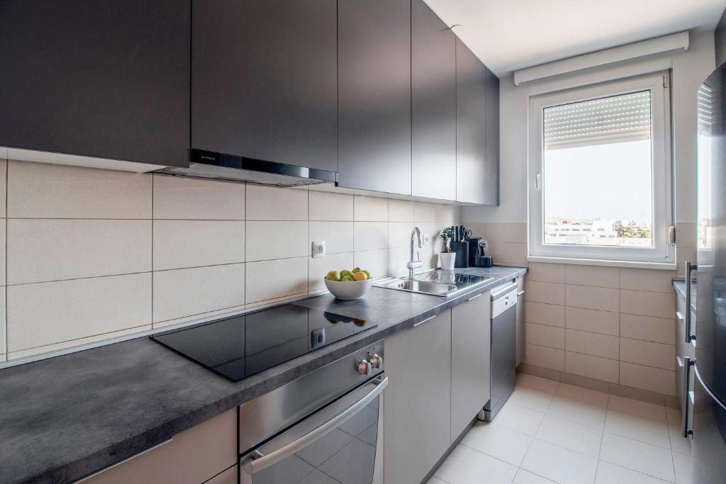 Kuchnia lub aneks kuchenny w obiekcie Apartment Montesa Zadar with free parking and balcony