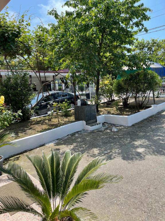 Jardí fora de Guesthouse on Agmashenebeli 328