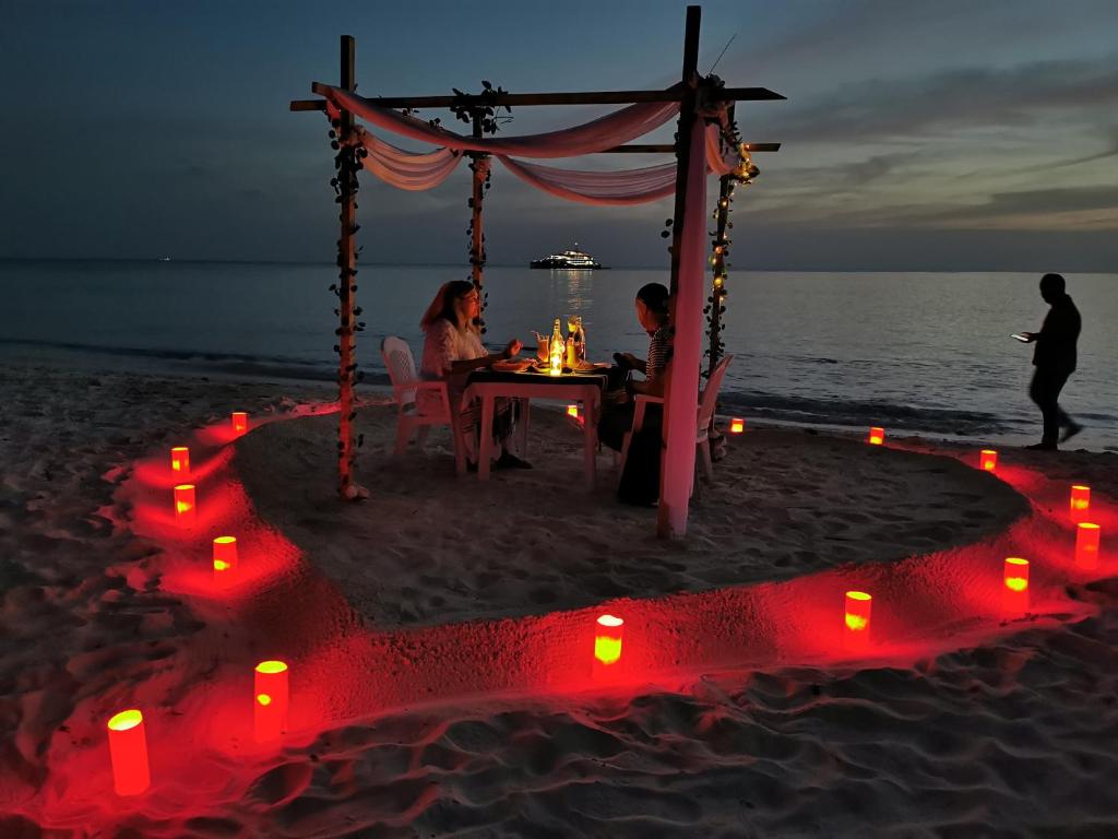 Blue Water Thoddoo Inn - 18