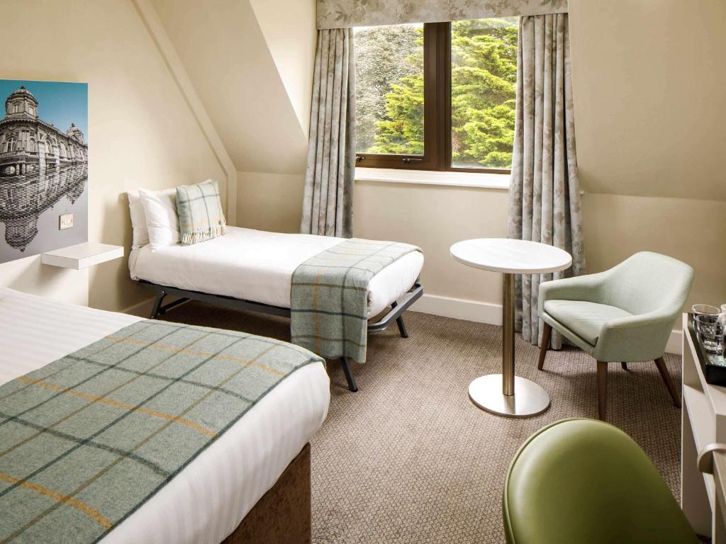 Postel nebo postele na pokoji v ubytování Mercure Hull Grange Park Hotel