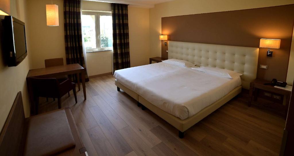 Postel nebo postele na pokoji v ubytování Best Western Grand Hotel Guinigi
