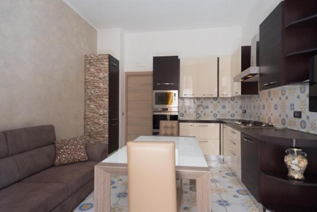 A kitchen or kitchenette at TOLEDO HOME 116