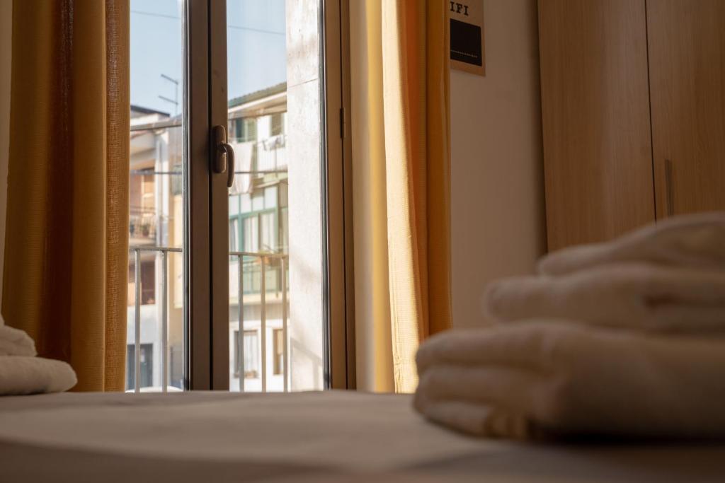 Postel nebo postele na pokoji v ubytování L'angolo di Acitrezza