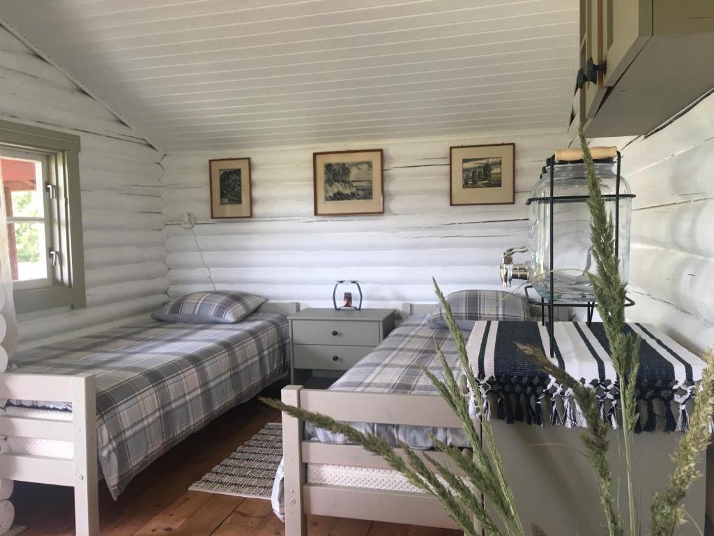 Postel nebo postele na pokoji v ubytování Muhu cabin Aasa