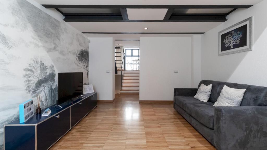 A television and/or entertainment centre at Italianway - Frisi 8