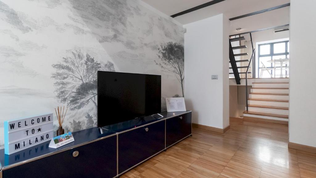 A television and/or entertainment centre at Italianway - Frisi 8