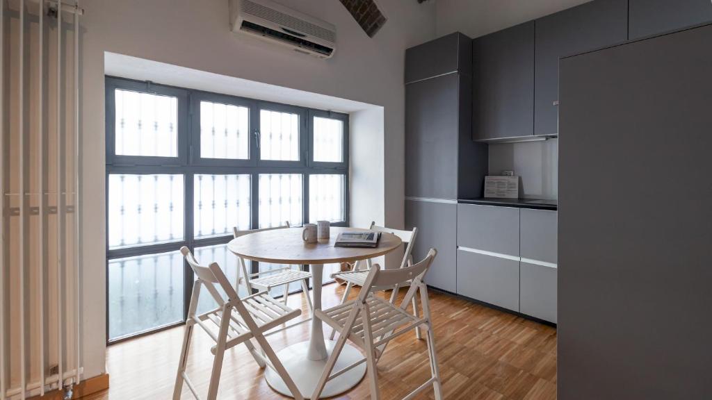 A kitchen or kitchenette at Italianway - Frisi 8