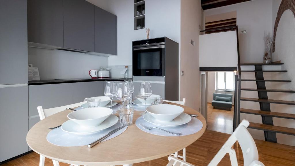A kitchen or kitchenette at Italianway - Frisi 8