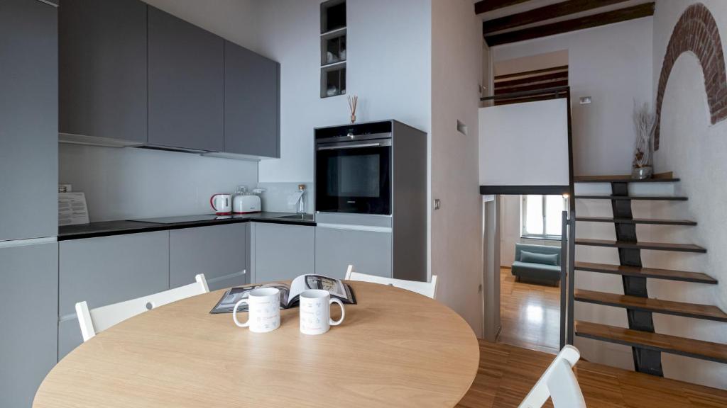 A kitchen or kitchenette at Italianway - Frisi 8