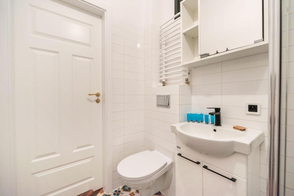 Kúpeľňa v ubytovaní Metro Plac Wilsona Etno Apartament