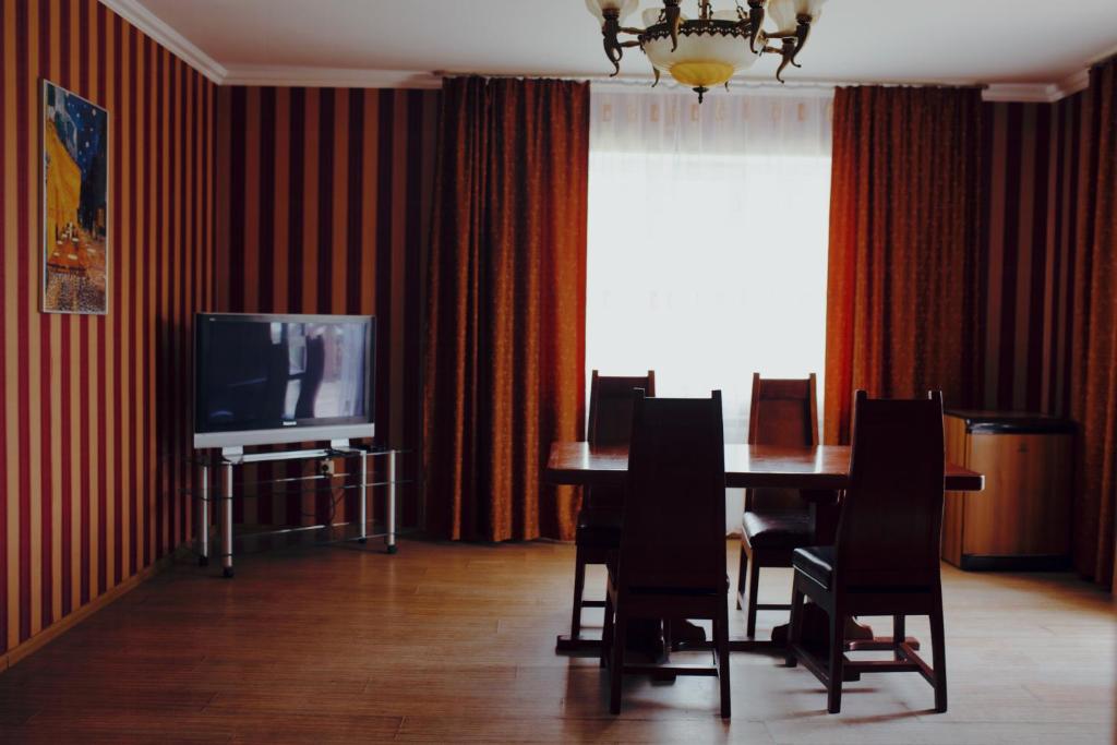 TV i/ili multimedijalni sistem u objektu Grebenky Motel