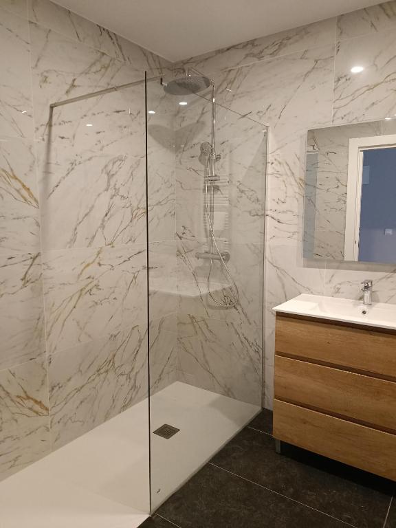 A bathroom at Apartamentos Marina