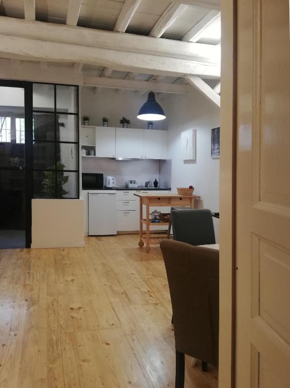 A kitchen or kitchenette at Apartments Campo de Fiori