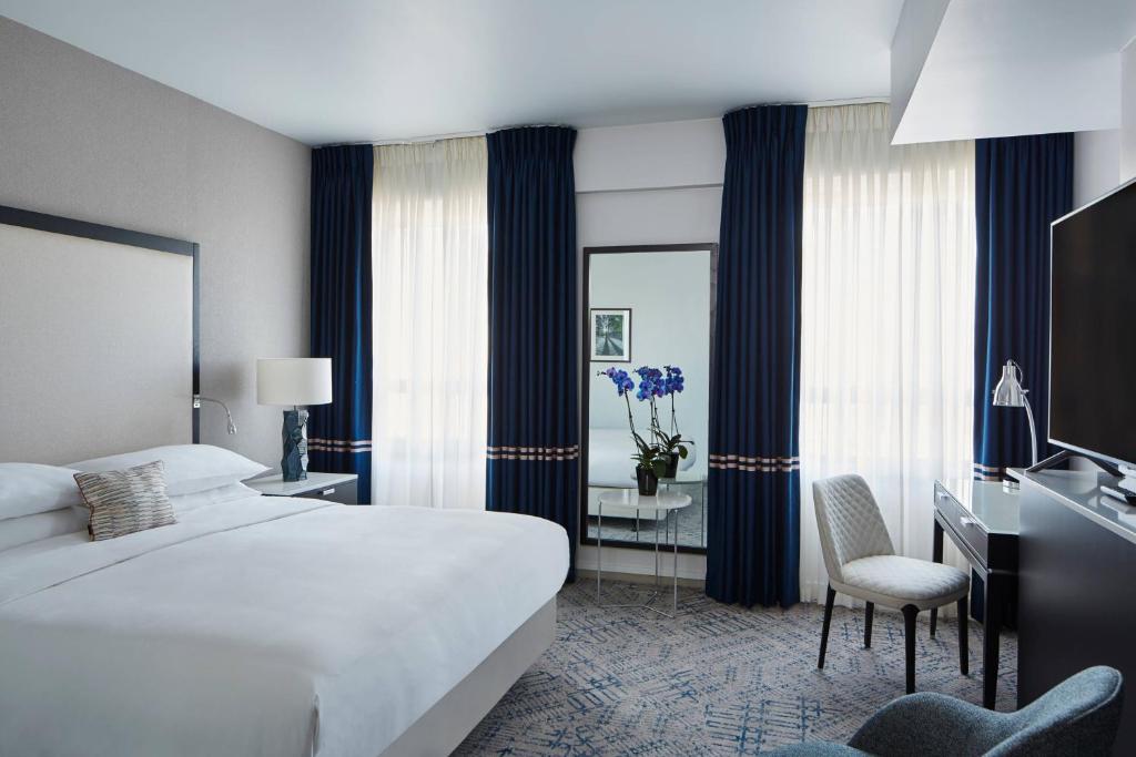 London Marriott Hotel Grosvenor Square - Superior King Room With Square View