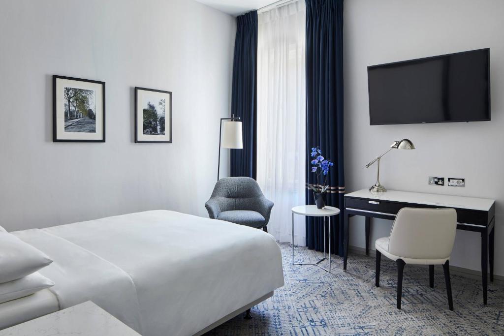 London Marriott Hotel Grosvenor Square - Deluxe Room, 1 Queen