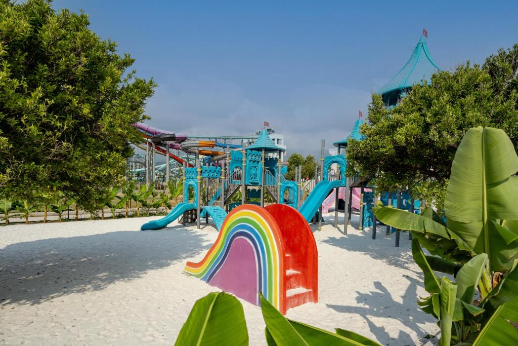 Bazén v ubytování Miarosa Kemer Beach nebo v jeho okolí