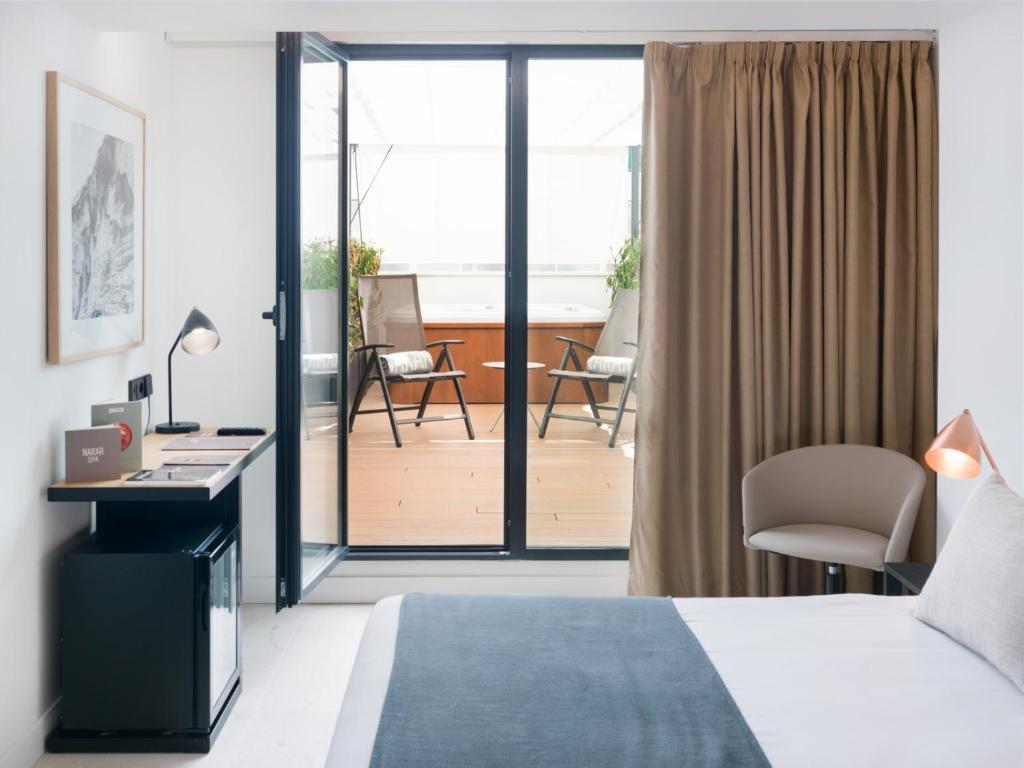 Nakar Hotel - 豪华双人或双床间 - 带Spa浴缸和庭院