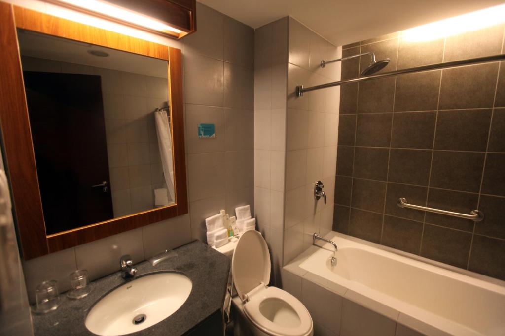 Koupelna v ubytování Microtel by Wyndham UP Technohub
