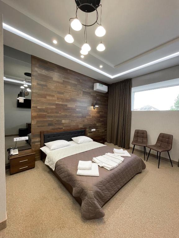 Postel nebo postele na pokoji v ubytování Levanevsky Hotel