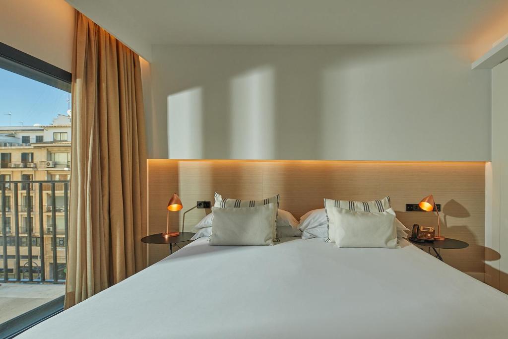 Postel nebo postele na pokoji v ubytování Nakar Hotel