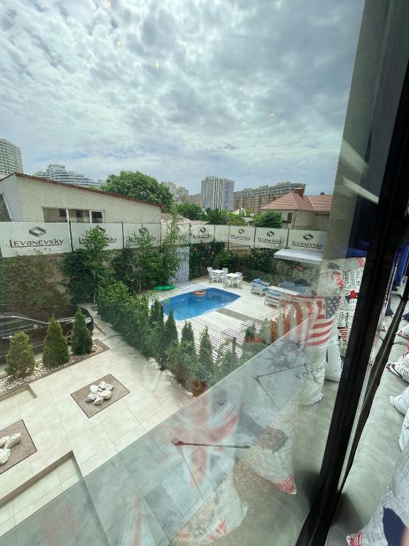 Bazén v ubytování Levanevsky Hotel nebo v jeho okolí