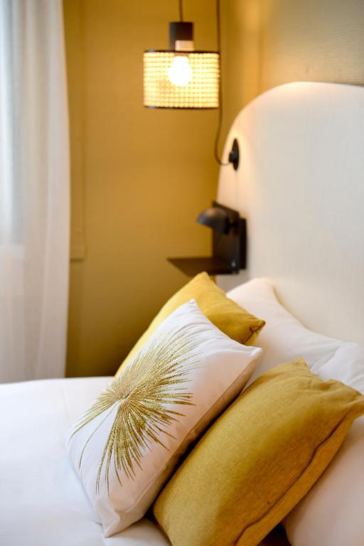 Postel nebo postele na pokoji v ubytování Hôtel Villa Berlioz