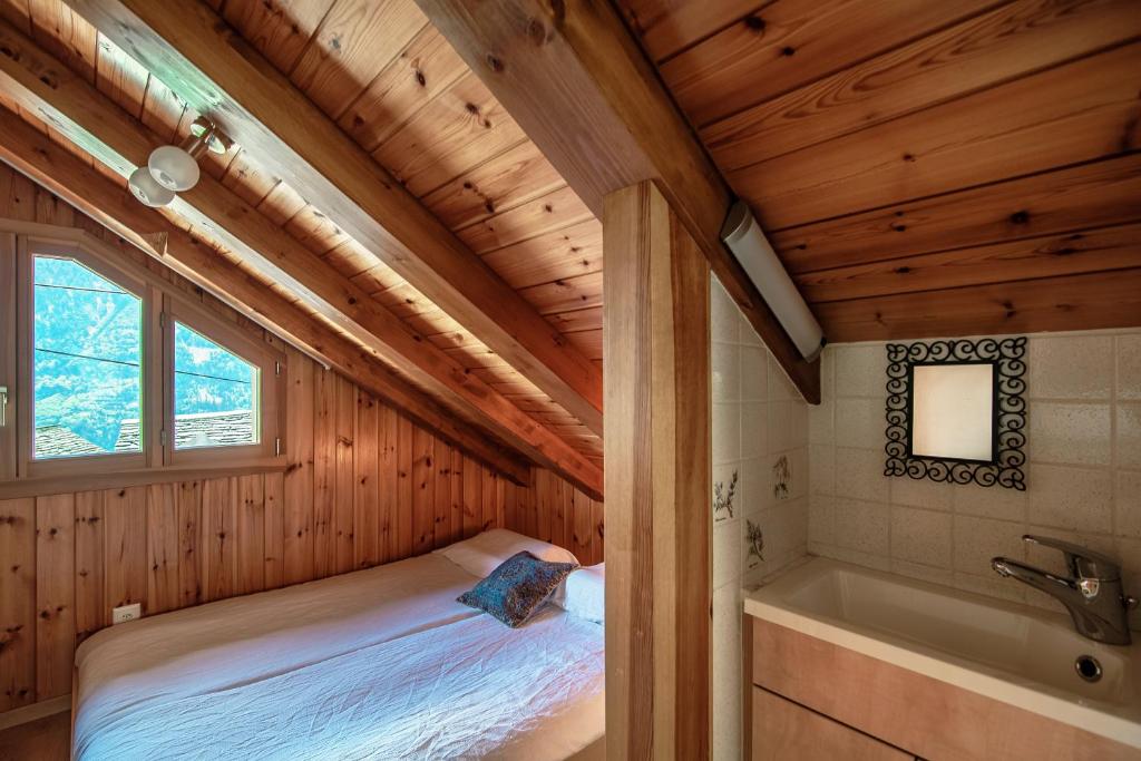 Bagno di Baita dal Gat by Quokka 360 - modern wooden chalet in Faido