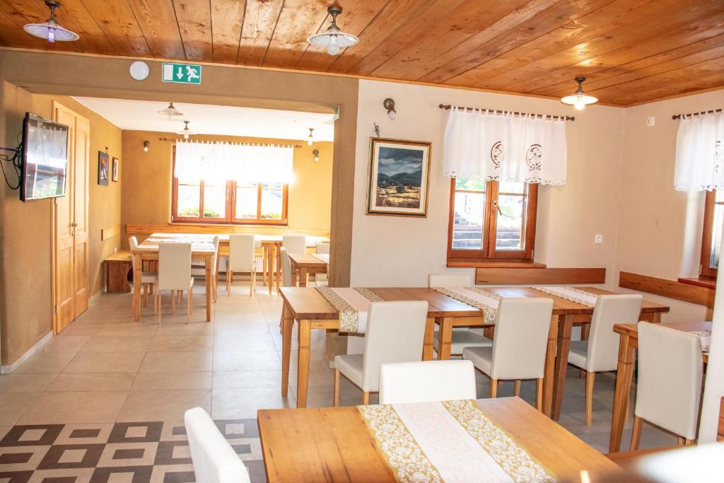 Posezení v ubytování Youth Hostel Arsviva