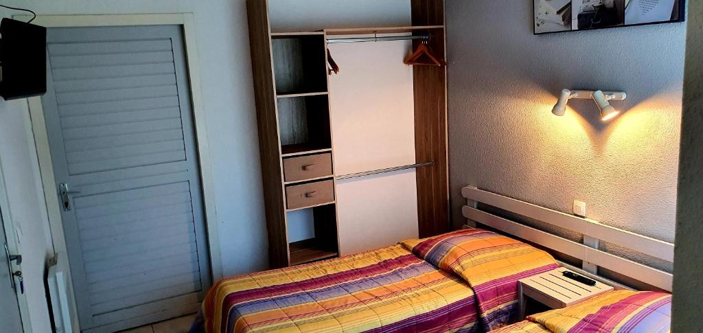 Postel nebo postele na pokoji v ubytování RESIDENCE TORRE DEL FAR