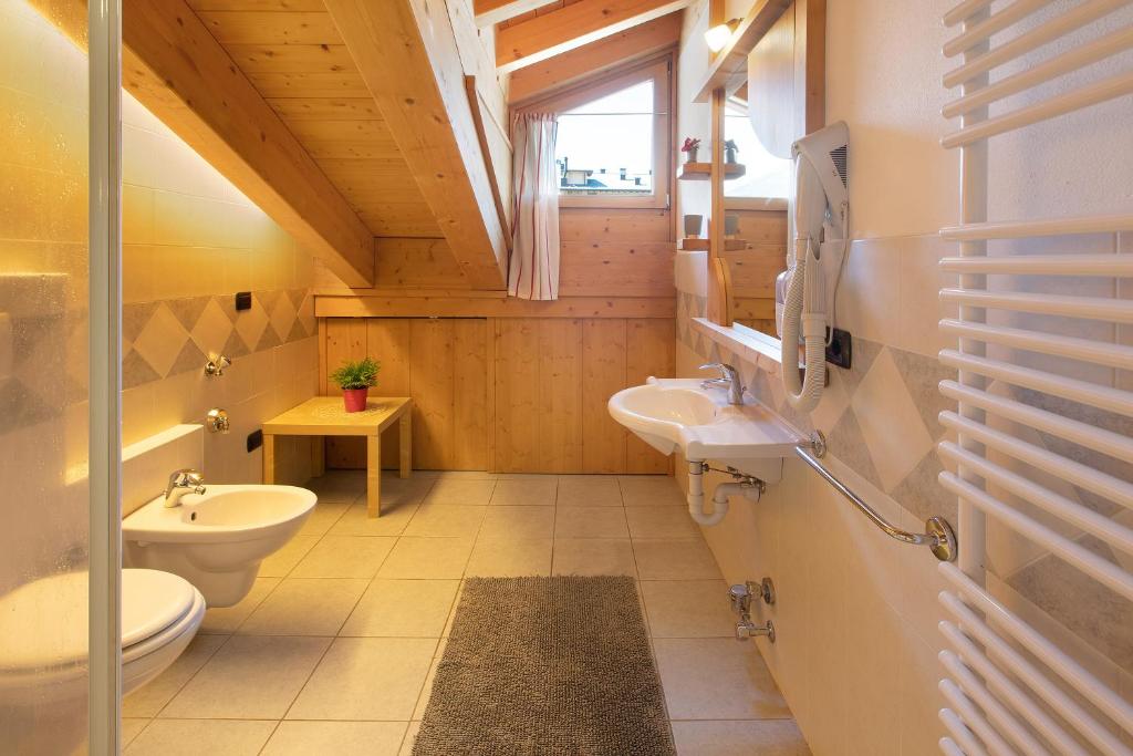 Kúpeľňa v ubytovaní Baita dei ski app 6