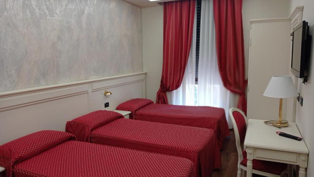 TV a/nebo společenská místnost v ubytování Hotel Galimberti