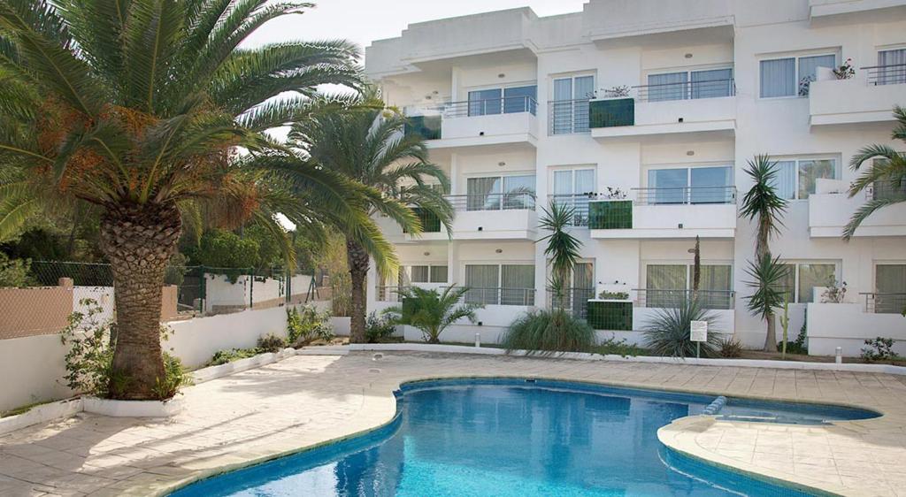 Bazén v ubytování Apartamentos Costamar II nebo v jeho okolí