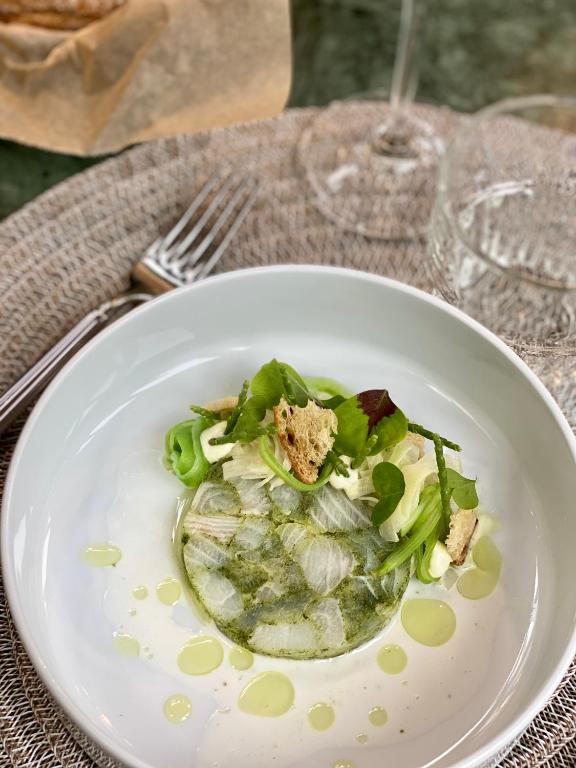 Eten bij of ergens in de buurt van het hotel

