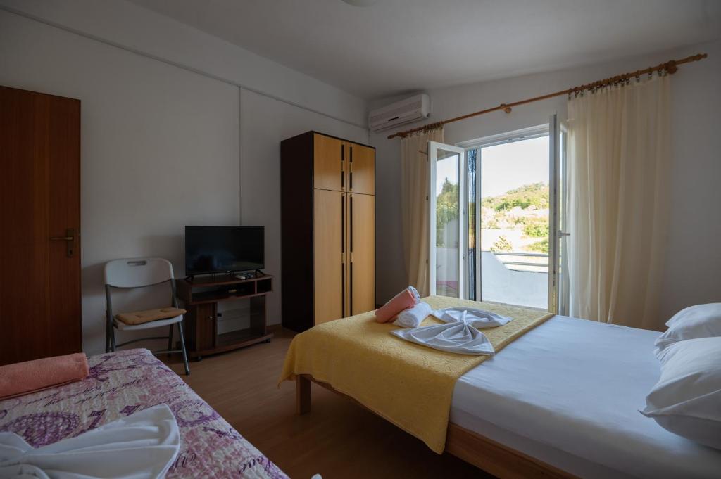 Posteľ alebo postele v izbe v ubytovaní Marina's Apartments