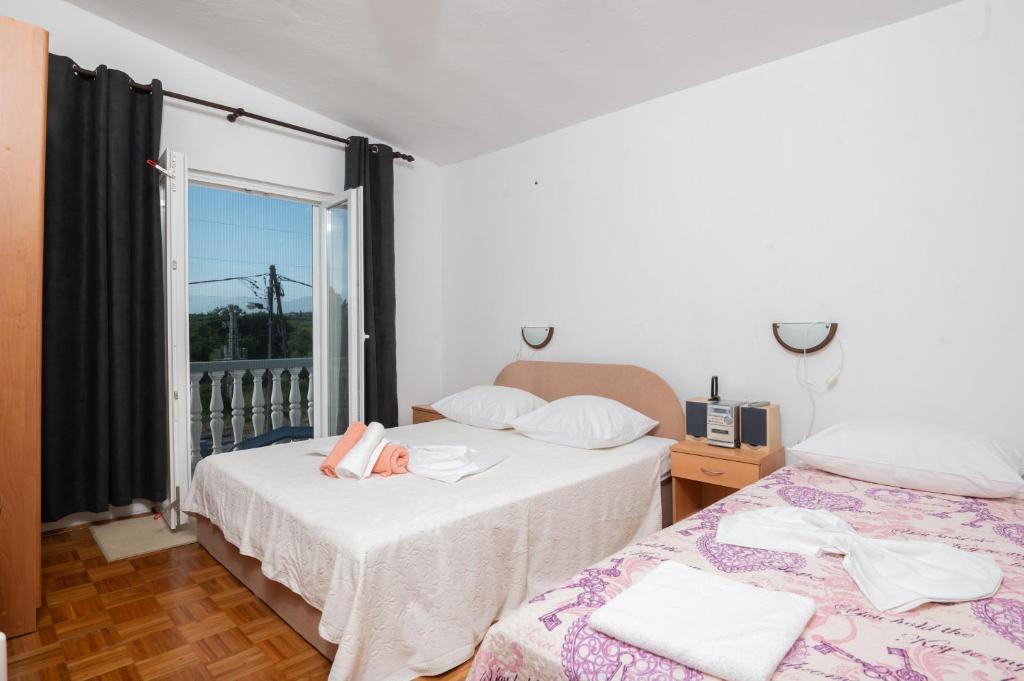 Posteľ alebo postele v izbe v ubytovaní Marina's Apartments