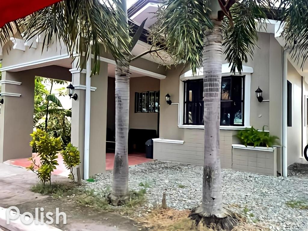 Casita Mia - Guest House for 9pax with WIFI, NETFLIX, YOUTUBE, KARAOKE, CAN COOK and BBQ - Bungalow Familial