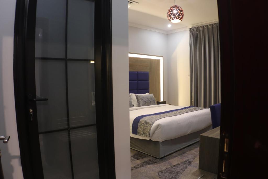 Postel nebo postele na pokoji v ubytování Swat Olaya Hotel Apartments