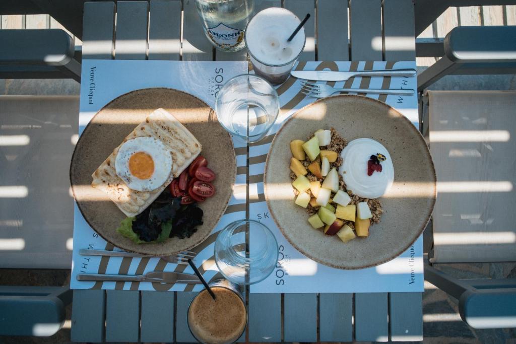 Jídlo v aparthotelu nebo okolí
