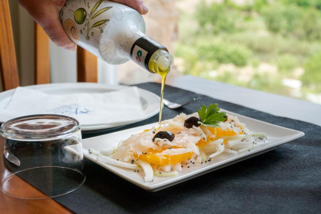 Comida en o cerca de este hotel