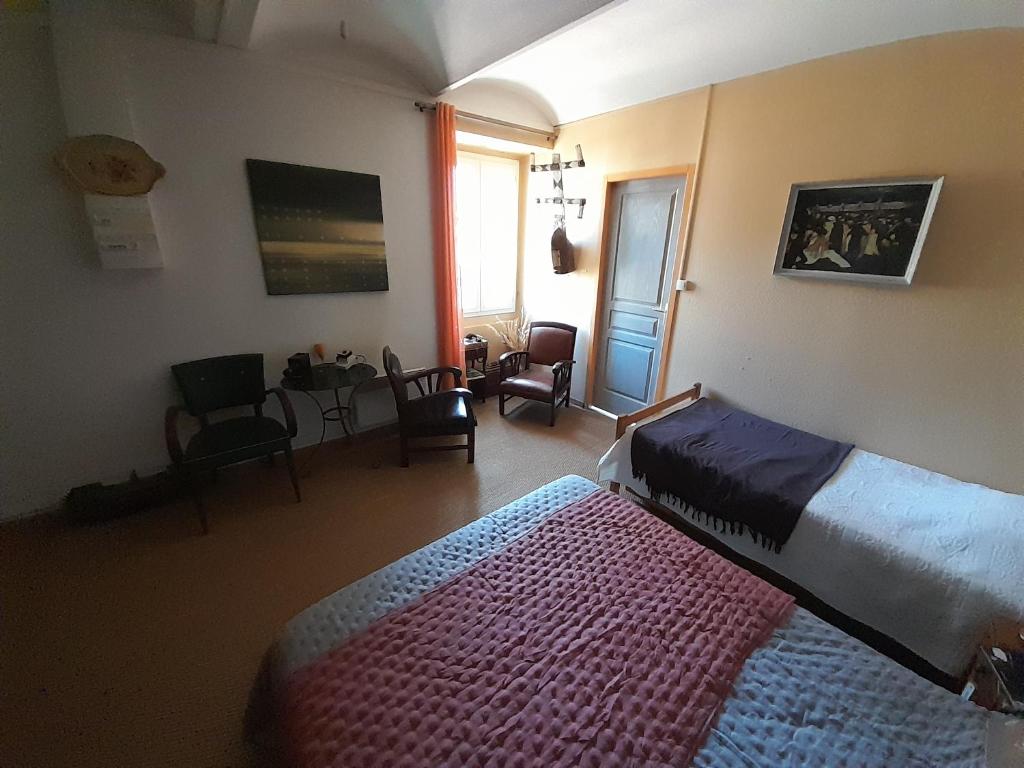 Posteľ alebo postele v izbe v ubytovaní LE PRIEURE