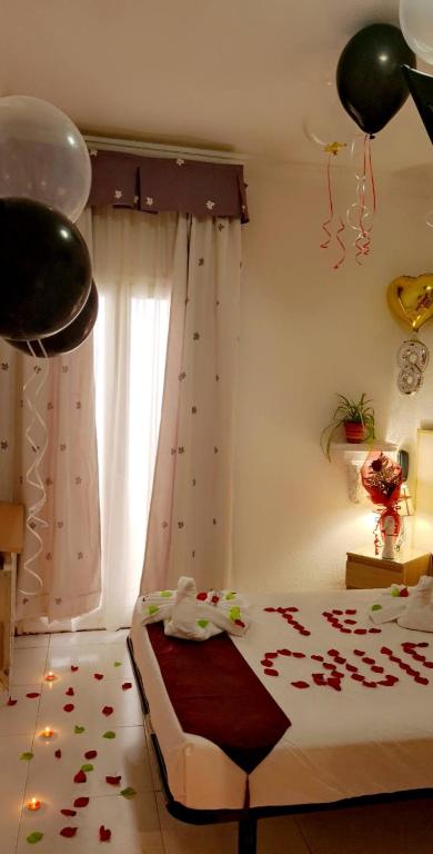Postel nebo postele na pokoji v ubytování Hostal Alhambra Tarragona