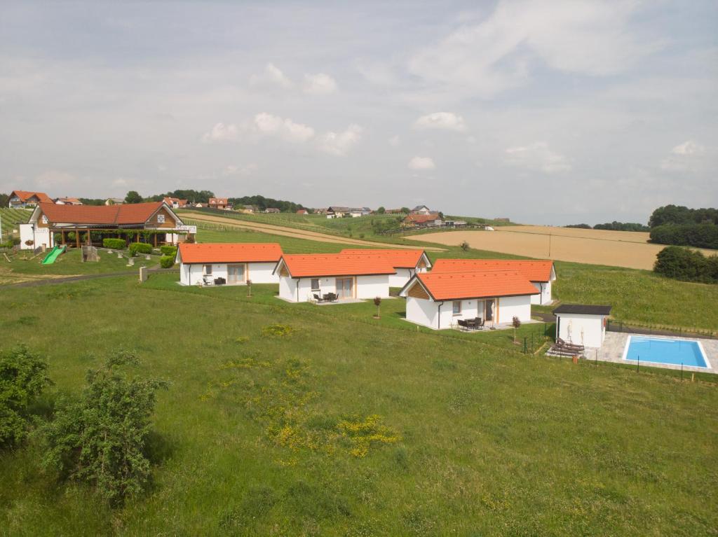 Bazén v ubytování Gusto Lodges nebo v jeho okolí