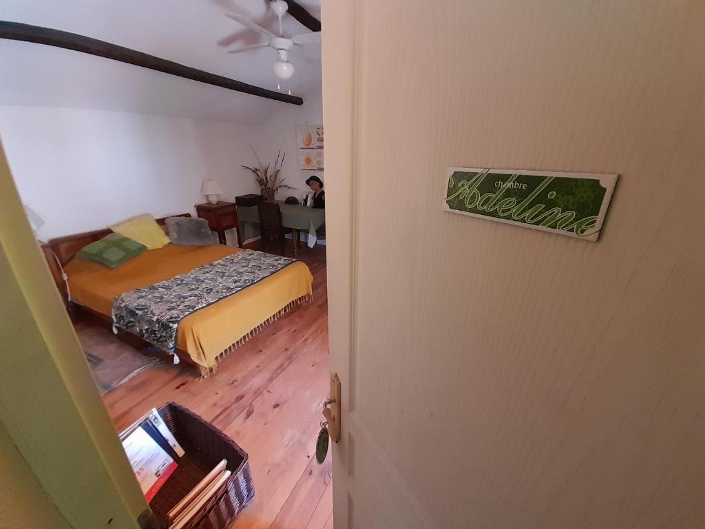 Posteľ alebo postele v izbe v ubytovaní LE PRIEURE