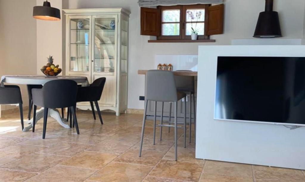 Telewizja i/lub zestaw kina domowego w obiekcie Villa Exclusive Fonte Ripa