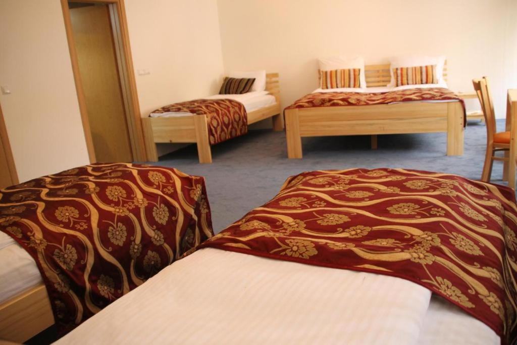 Postel nebo postele na pokoji v ubytování Hotel Berr