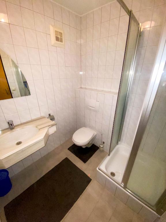 A bathroom at Wastlbauer - Luxus Chalet mit Wohlfühlfaktor